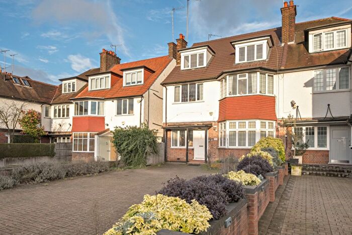 2 Bedroom Flat To Rent In Finchley Road, London, NW11