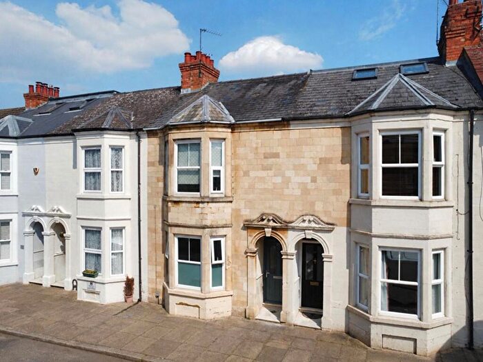 3 Bedroom Terraced House For Sale In Albany Road, Abington, Northampton, NN1