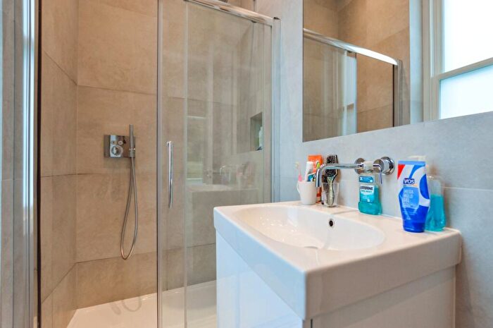 2 Bedroom Apartment To Rent In Hampstead Hill Gardens, Hampstead, NW3
