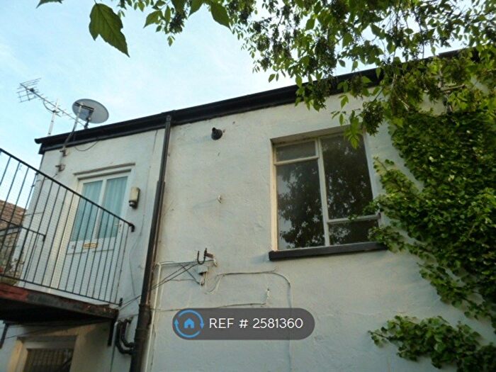 2 Bedroom Flat To Rent In Barrack Street, Bridport, DT6