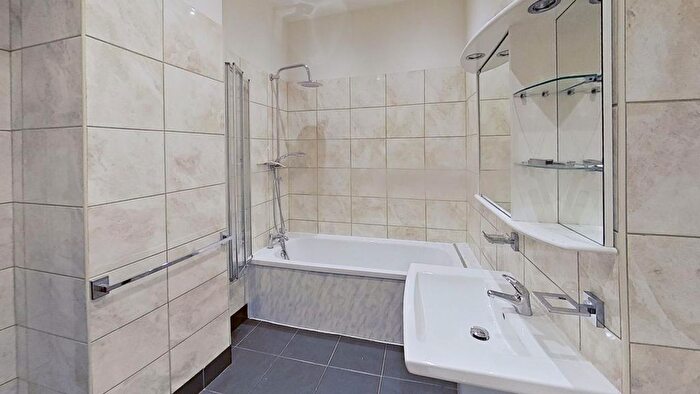 3 Bedroom Flat To Rent In Staffa Street, Dennistoun, Glasgow, G31