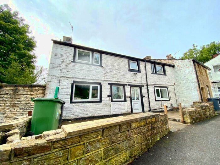 4 Bedroom Semi-Detached House To Rent In Dockery, Huddersfield, HD1