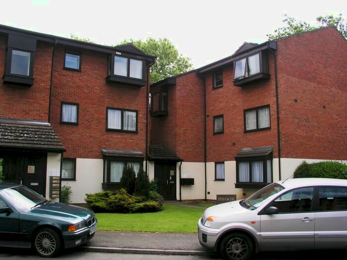 2 Bedroom Flat To Rent In Wheatley Close, Hendon, NW4