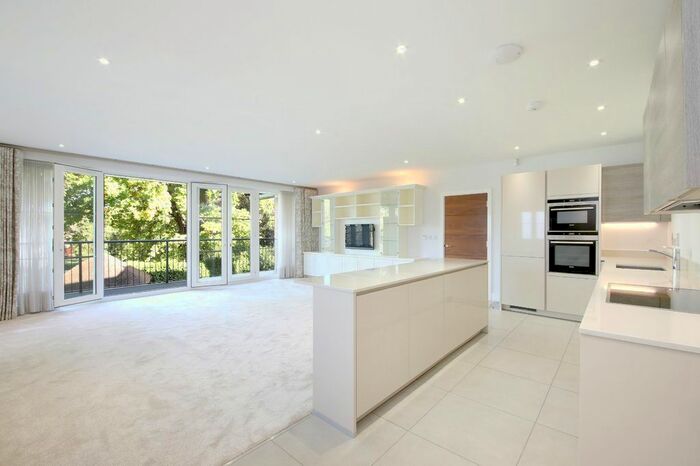 2 Bedroom Flat To Rent In Station Road, Beaconsfield, HP9