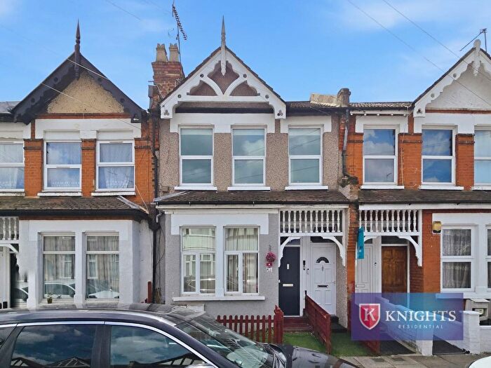 2 Bedroom Flat For Sale In Lichfield Road, London, N9