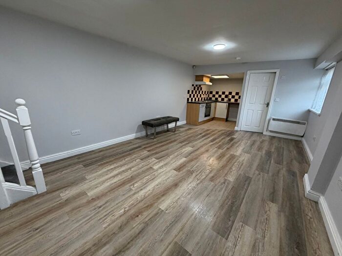 1 Bedroom Flat To Rent In Windsor Road, Parkfields, Wolverhampton, WV4