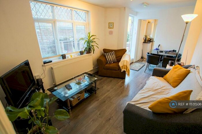 2 Bedroom Flat To Rent In Harborne, Birmingham, B17