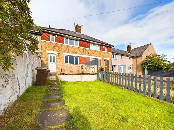 2 Bedroom House To Rent In The Oval, Bingley, BD16