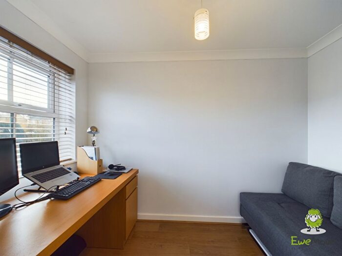 3 Bedroom Town House For Sale In Avington Way, Sherfield-On-Loddon, Hook, Hampshire, RG27