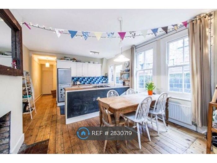 3 Bedroom Flat To Rent In Trouville Road, London, SW4