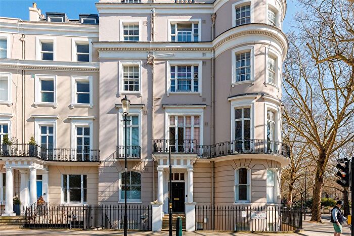 2 Bedroom Flat For Sale In Royal Crescent, London, W11