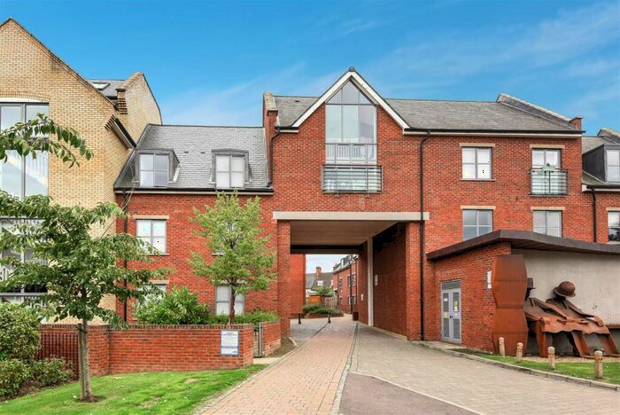 2 Bedroom Flat To Rent In Coopers Yard, Hitchin, Hertfordshire, SG5