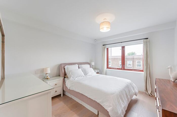 2 Bedroom Flat For Sale In Graham Street, Angel, N1