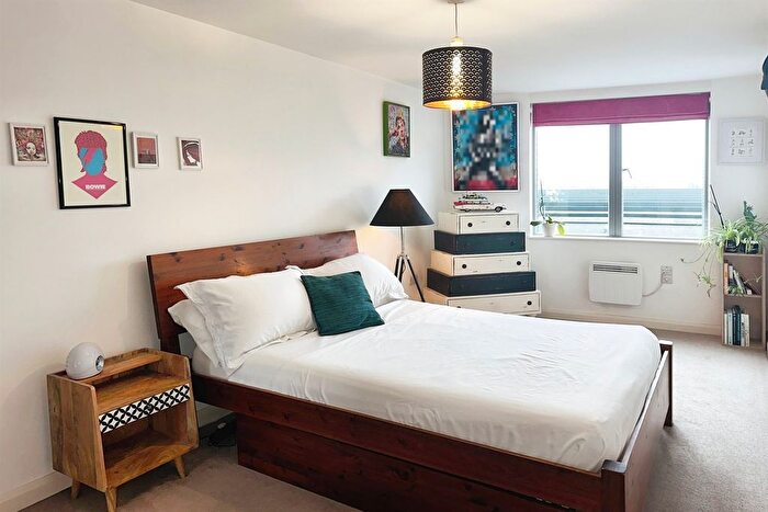 2 Bedroom Flat For Sale In Fortune Green Road, London, NW6