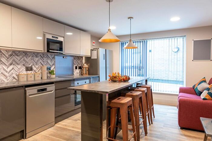 6 Bedroom Flat To Rent In -Gloucester Road, Bristol, BS7