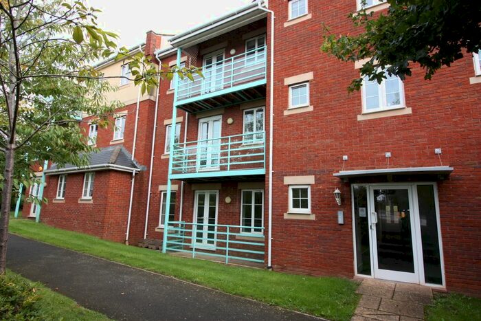 2 Bedroom Flat To Rent In Russell Walk, Exeter, EX2