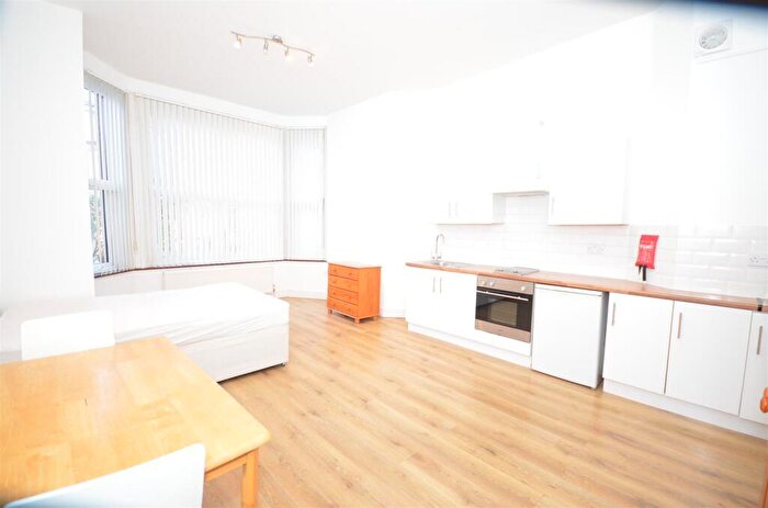 Studio To Rent In Princes Avenue, London, N10