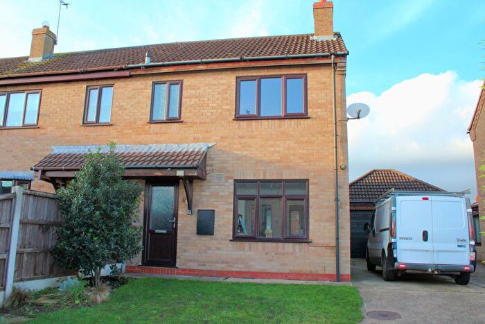 3 Bedroom Semi Detached House For Sale In Yarborough Crescent, Broughton, DN20