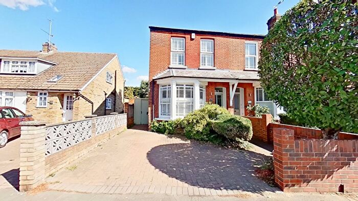 3 Bedroom Semi-Detached House For Sale In Bury Green Road, Cheshunt, EN7