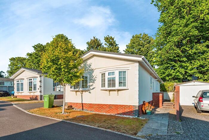 2 Bedroom Park Home For Sale In East Drive, Blunsdon, Swindon, SN25