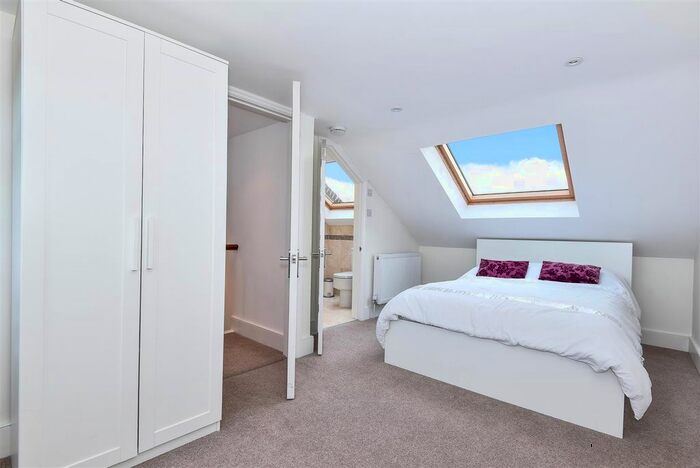 2 Bedroom Flat To Rent In Church Avenue, East Sheen, SW14