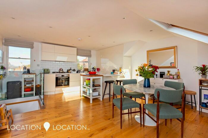 3 Bedroom End Of Terrace House To Rent In Reighton Road, London, E5