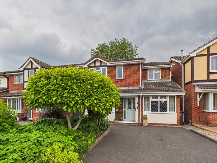 4 Bedroom Detached House For Sale In Coltsfoot Drive, Sinfin, DE24