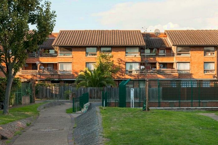 4 Bedroom Ground Maisonette To Rent In Mary Datchelor Close, London, SE5