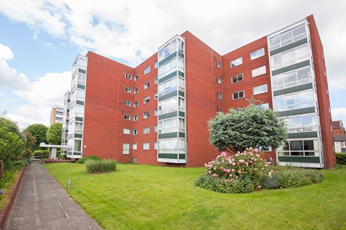 2 Bedroom Flat To Rent In Portsmouth Road, Surbiton, KT6