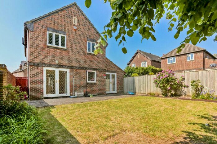 4 Bedroom Detached House To Rent In Chiddingstone Close, Sutton, SM2