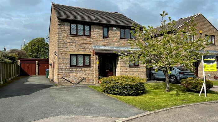 4 Bedroom Detached House To Rent In Meadowcroft Close, Idle, Bradford, BD10