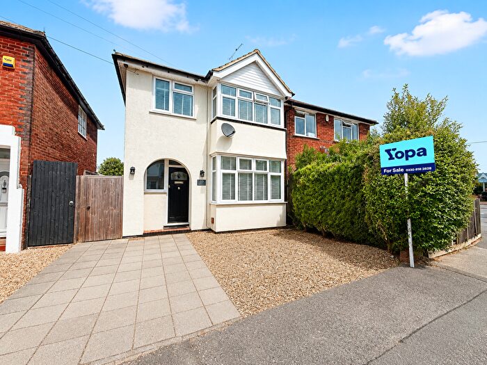 3 Bedroom Semi-Detached House For Sale In Chesford Road, Luton, LU2