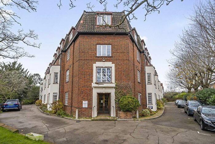 3 Bedroom Flat To Rent In Frognal Lane, Hampstead, London, NW3