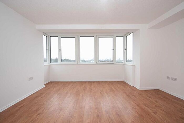 2 Bedroom Flat To Rent In Peninsula Building, Kersal Way, Salford, M7