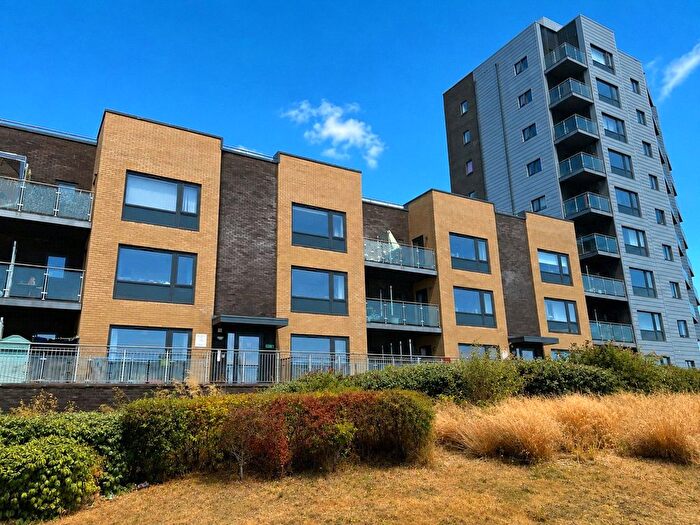 2 Bedroom Flat For Sale In Sterte Road, Poole, Dorset, BH15