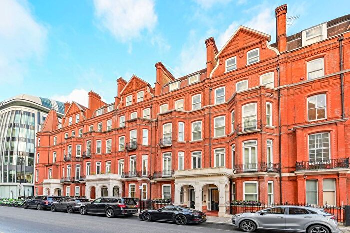 1 Bedroom Flat For Sale In Park Street, Mayfair, London, W1K