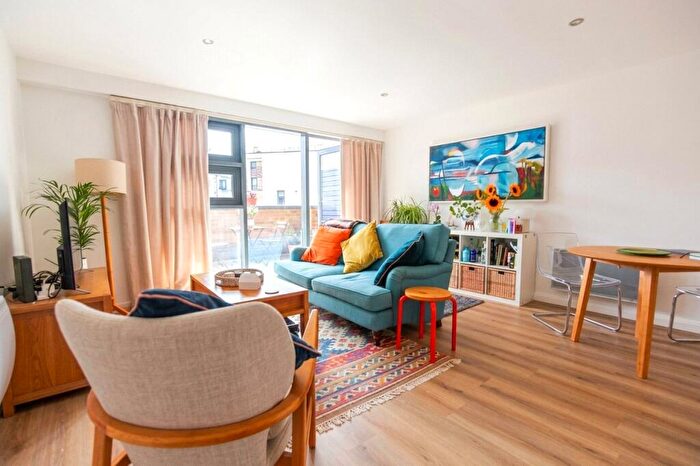 2 Bedroom Apartment For Sale In Deanery Road, Bristol, BS1