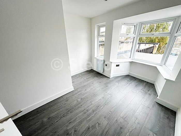 2 Bedroom Flat To Rent In Leytonstone Road, London, E15