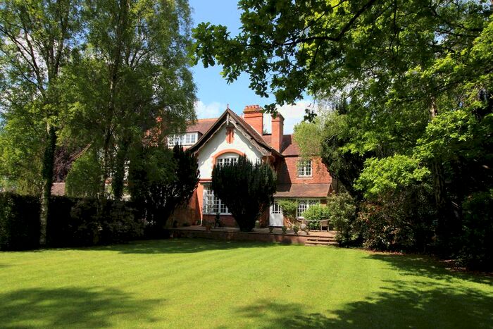 4 Bedroom Semi-Detached House For Sale In Goring Heath, Reading, RG8