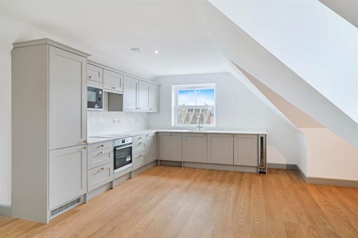 1 Bedroom Flat For Sale In Flat, Malden Road, Cheam, SM3