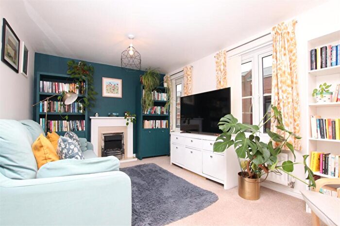 2 Bedroom Flat For Sale In Heraldry Way, Kings Heath, Exeter, EX2