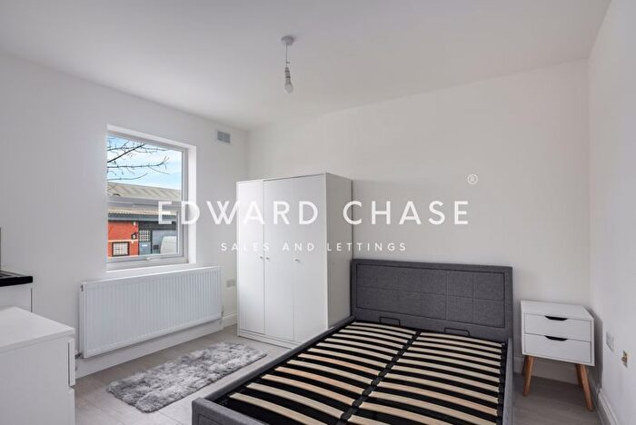 Property To Rent In Oaklands Park Avenue, Ilford, IG1