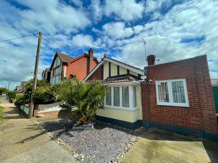 3 Bedroom Bungalow To Rent In Margaretan Avenue, Canvey Island, SS8