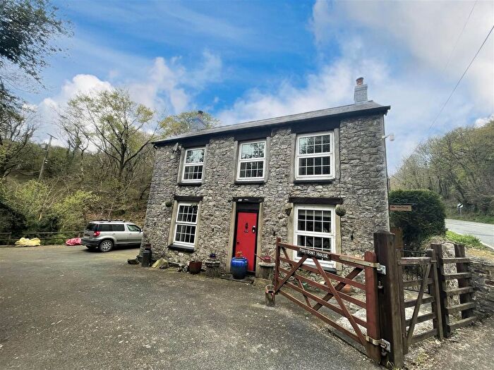3 Bedroom Detached House For Sale In Trawsmawr, Carmarthen, SA33