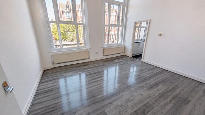 Studio To Rent In Kilburn High Road, NW6