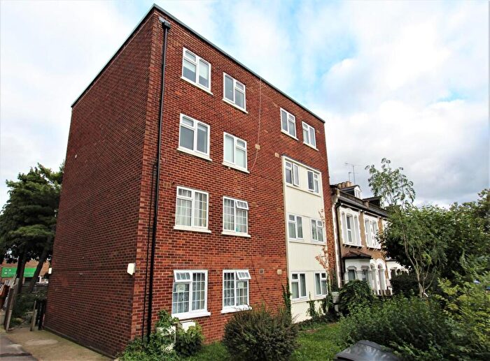 3 Bedroom Flat To Rent In Trinity Road, Bounds Green, N22