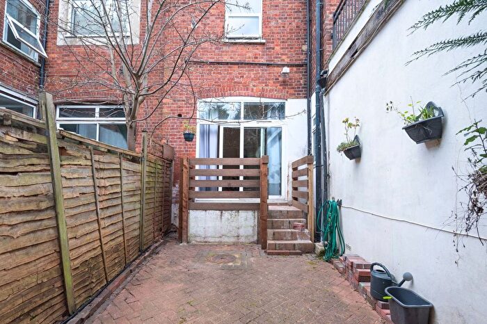 2 Bedroom Flat To Rent In Sunningfields Road, Hendon, London, NW4