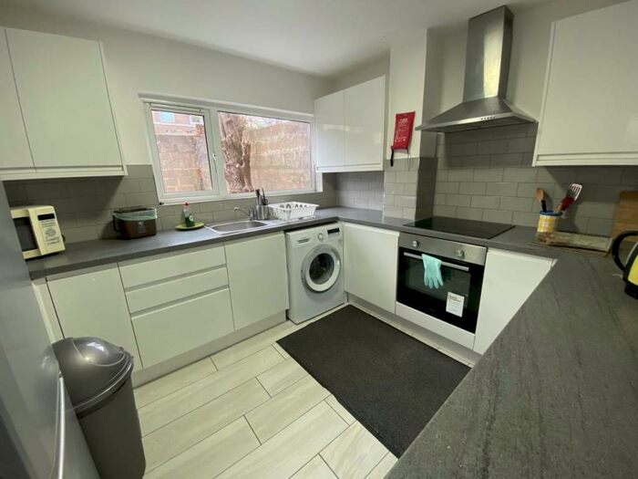 5 Bedroom House To Rent In Tewkesbury Street, Cathays, Cardiff, CF24