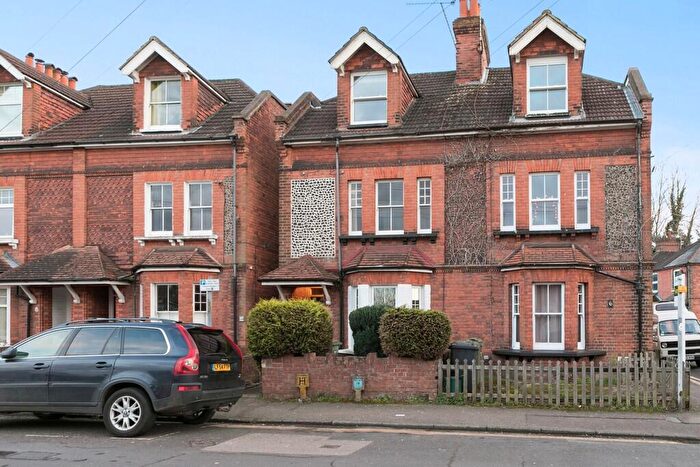 3 Bedroom Maisonette To Rent In Recreation Road, Guildford, Surrey, GU1