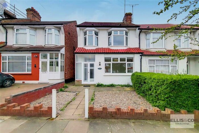 3 Bedroom Semi-Detached House To Rent In Lower Maidstone Road, London, N11